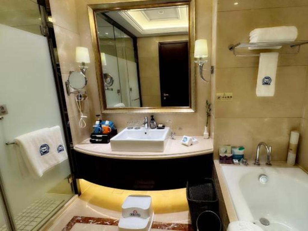 Linyi Blue Horizon International Hotel Yi He Buitenkant foto